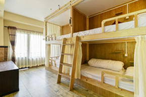 Гостиница Hotel Forest Lake Backpackers' Hostel  Покхара